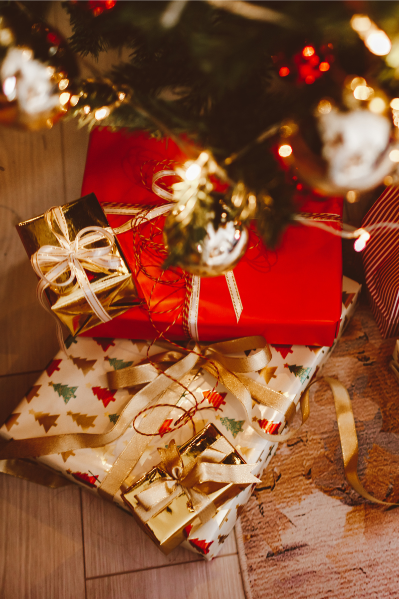 Affordable Designer Christmas Ribbon Looks for Your Tree | Elegant ...