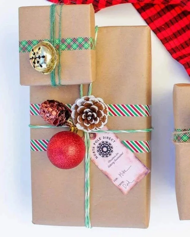 homemade+christmas+wrapping+paper+%289%29.jpg
