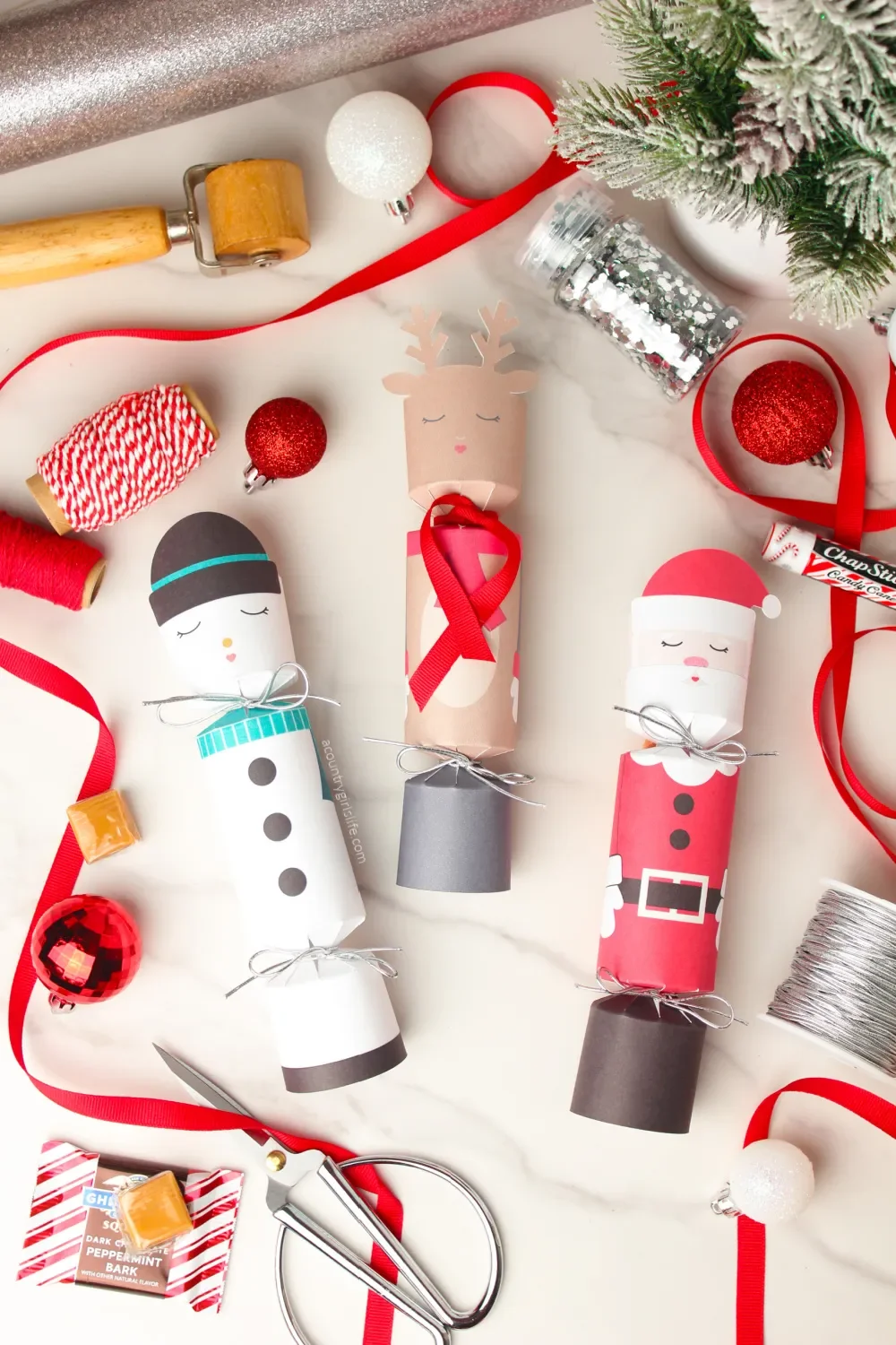 how-to-make-DIY-Christmas-Crackers-14.webp