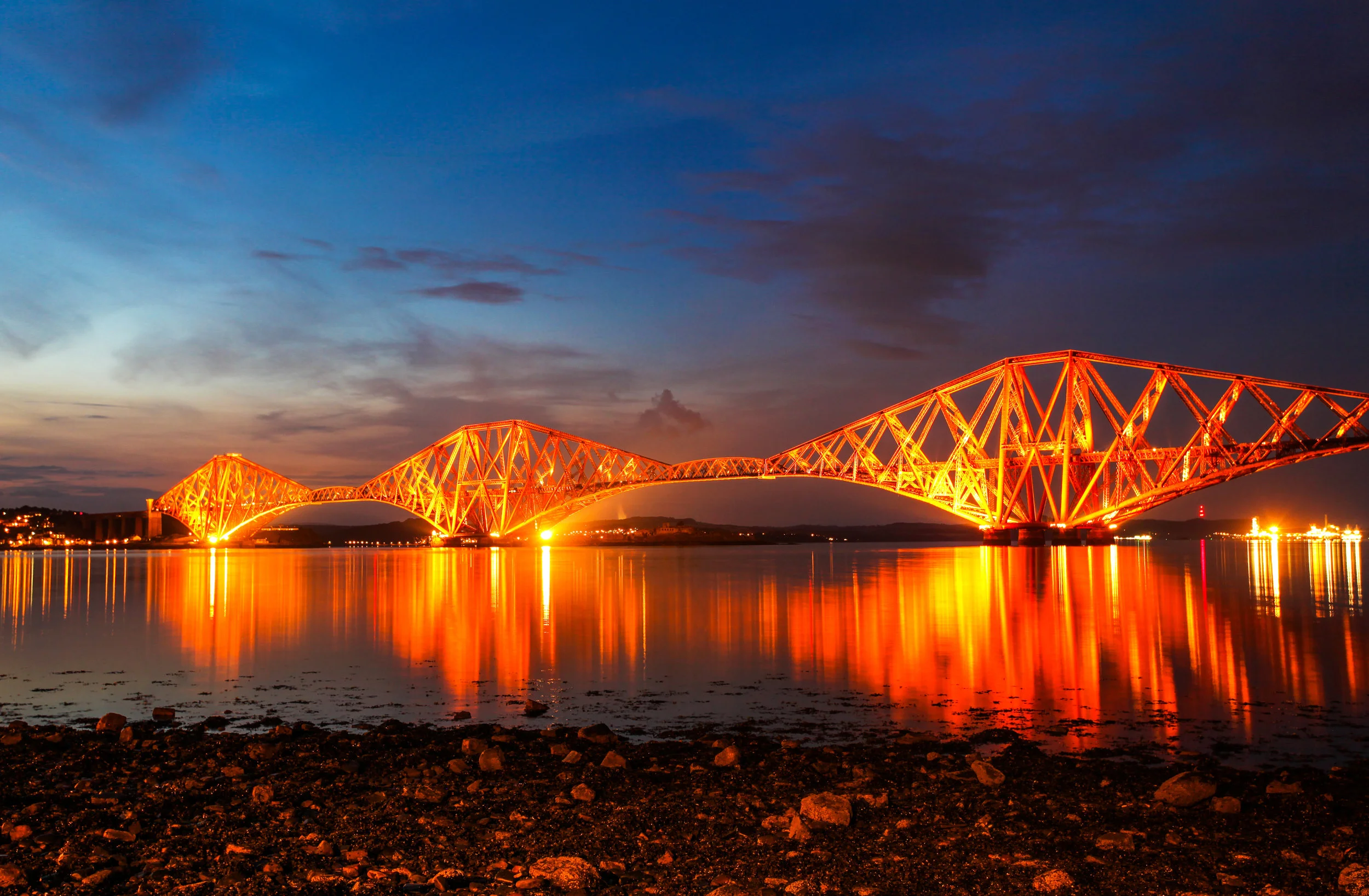 Fourth Bridge at Night.jpg