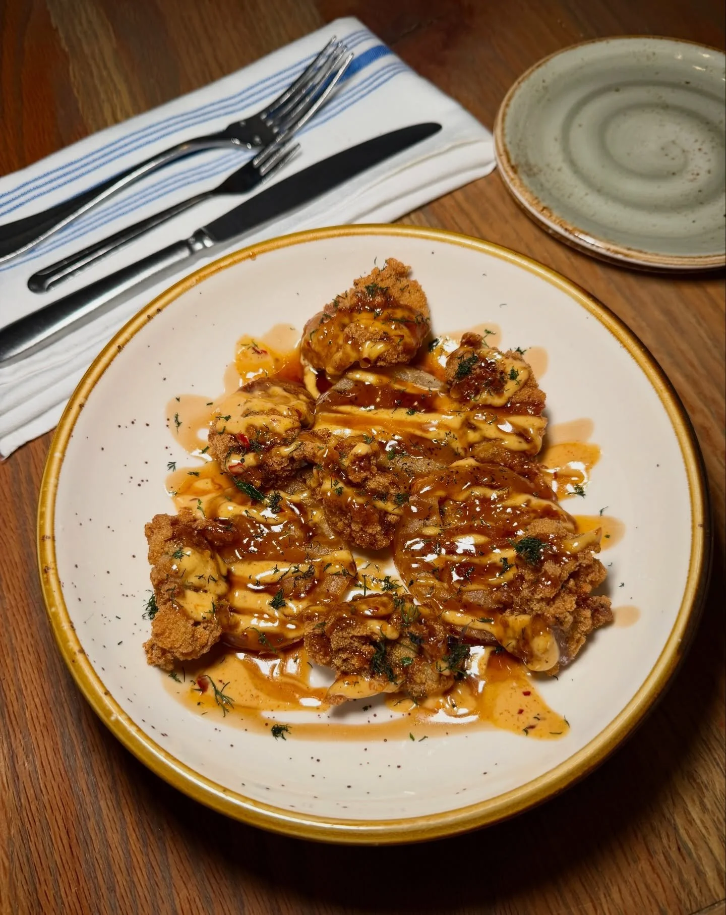 Crispy, golden, and made for sharing&hellip; but we won&rsquo;t judge if you don&rsquo;t. 🦪

🍽️: Southern Fried Oysters