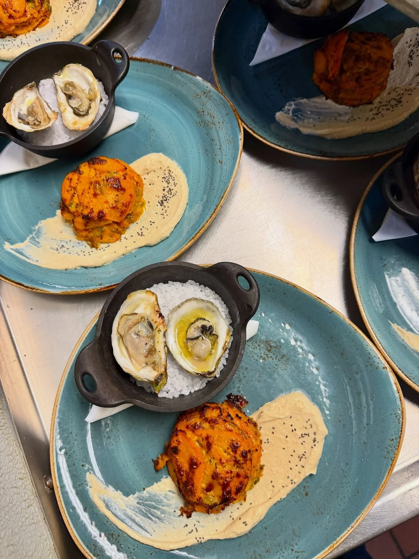 Tickets for our March Oyster Session &lsquo;Sl&aacute;inte by the Sea&rsquo; are live! ☘️ This intimate 12-seat experience takes place March 16th, front row to the action at our Raw Bar. 🦪 TLDR - 5 courses, beer/wine/cocktail pairings, oyster educat