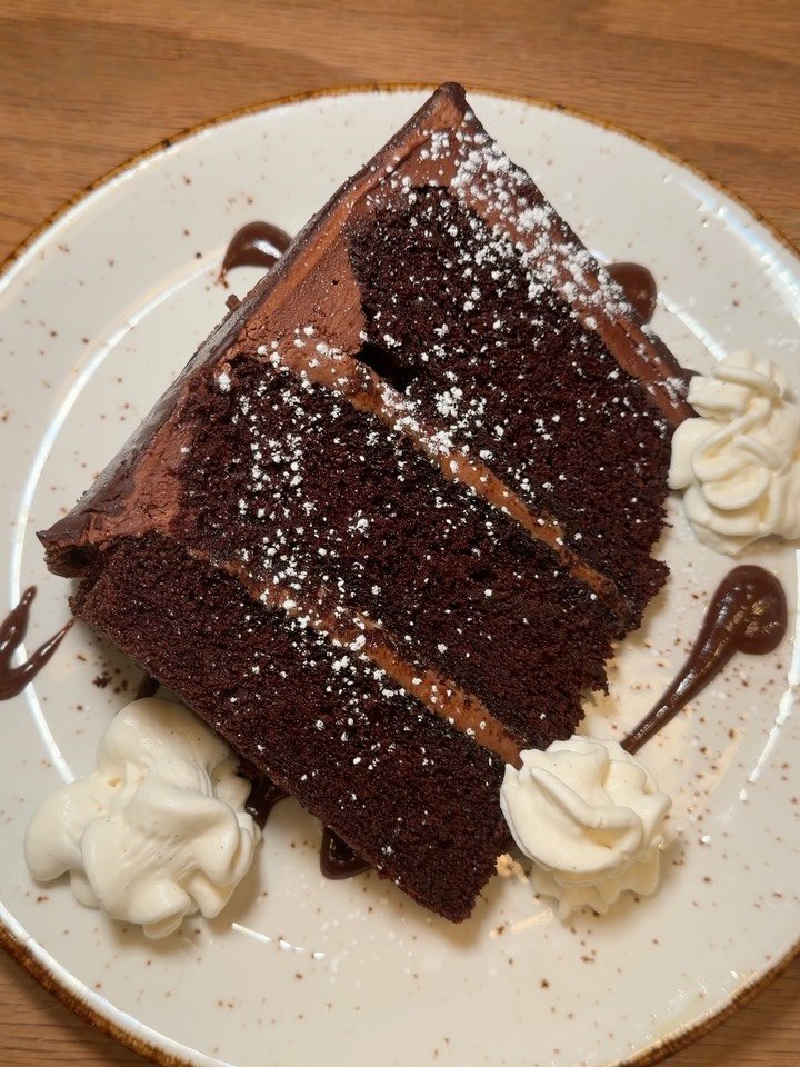 Let's get a little up close and personal.

🍫 @thebatchmaker's Matilda Cake 
🦞 Maine style Lobster Roll
🍋 Grilled Oysters
🐟 Tuna Poke Bowl
🌱 Southern Fried Oysters
🦪 Raw Oysters + Oysters Shooters
🍗 Chicken Marsala
🥂 Oyster Royale + Mo&euml;t
