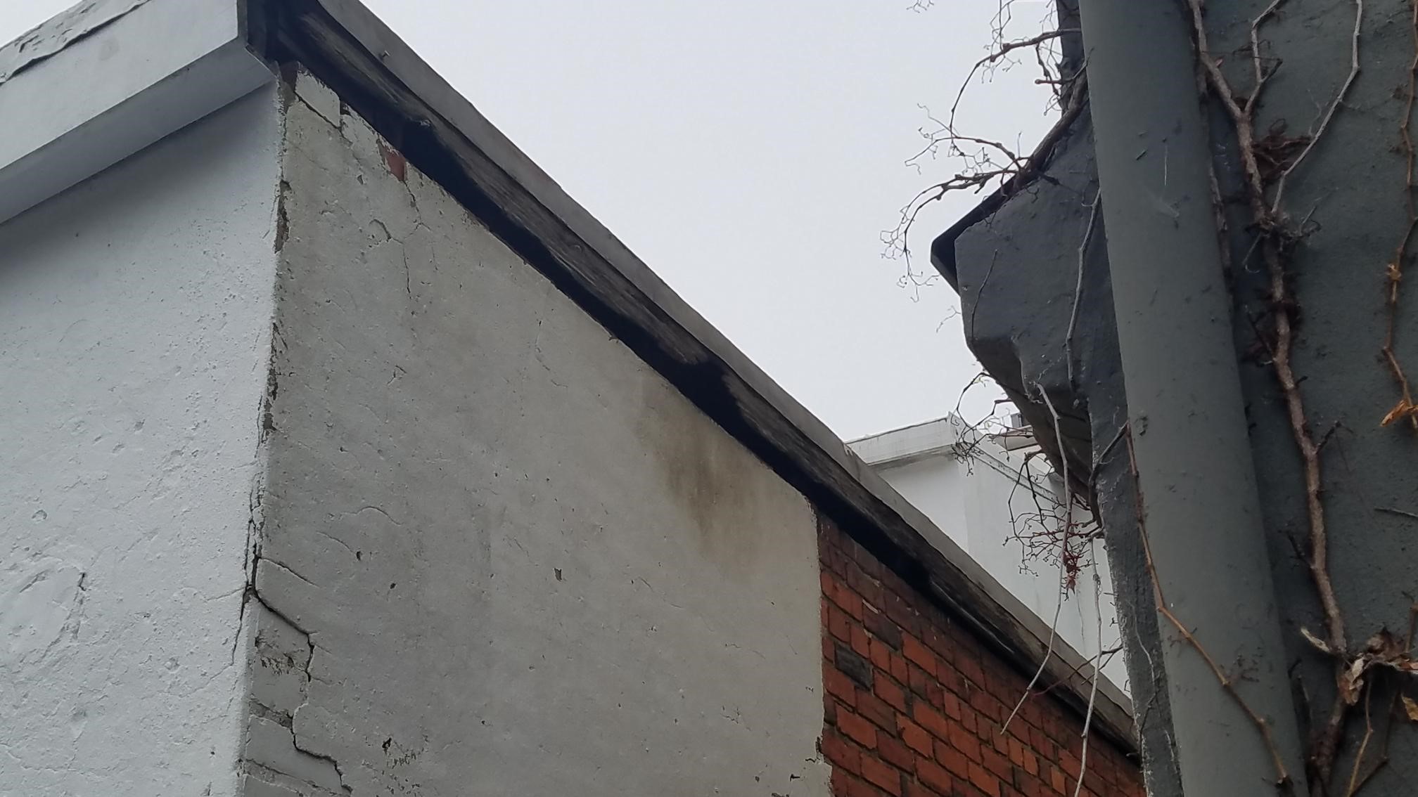  Rotten Fascia Causing Leak In Roof 