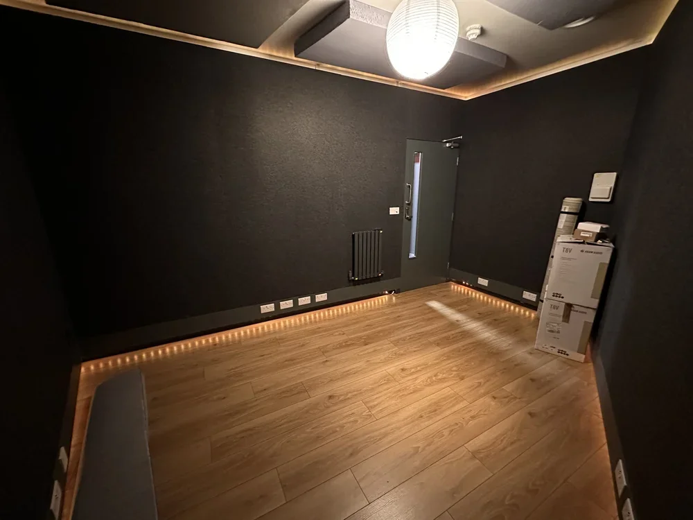 STUDIO 6 £1200 pcm