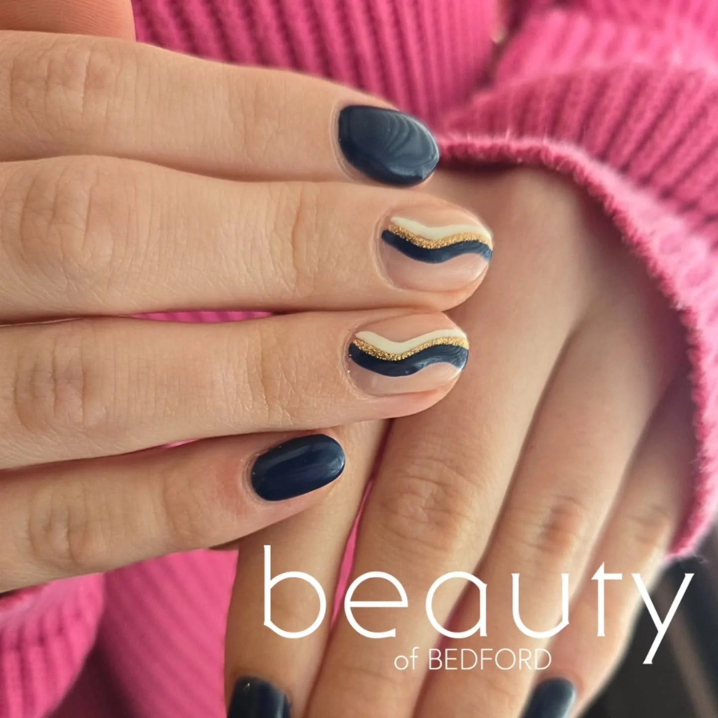 Fun with darker colours!
Navy is always a firm favourite this time of year....

#autumnvibes #gelnails #thegelbottle #beautyofbedford #lovebedford