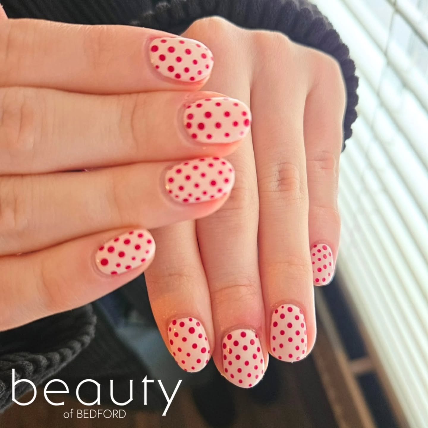 Sometimes we do a bit of nail art!
This lovely light pink and darker pink combo 😍

#thegelbottle #gelnails