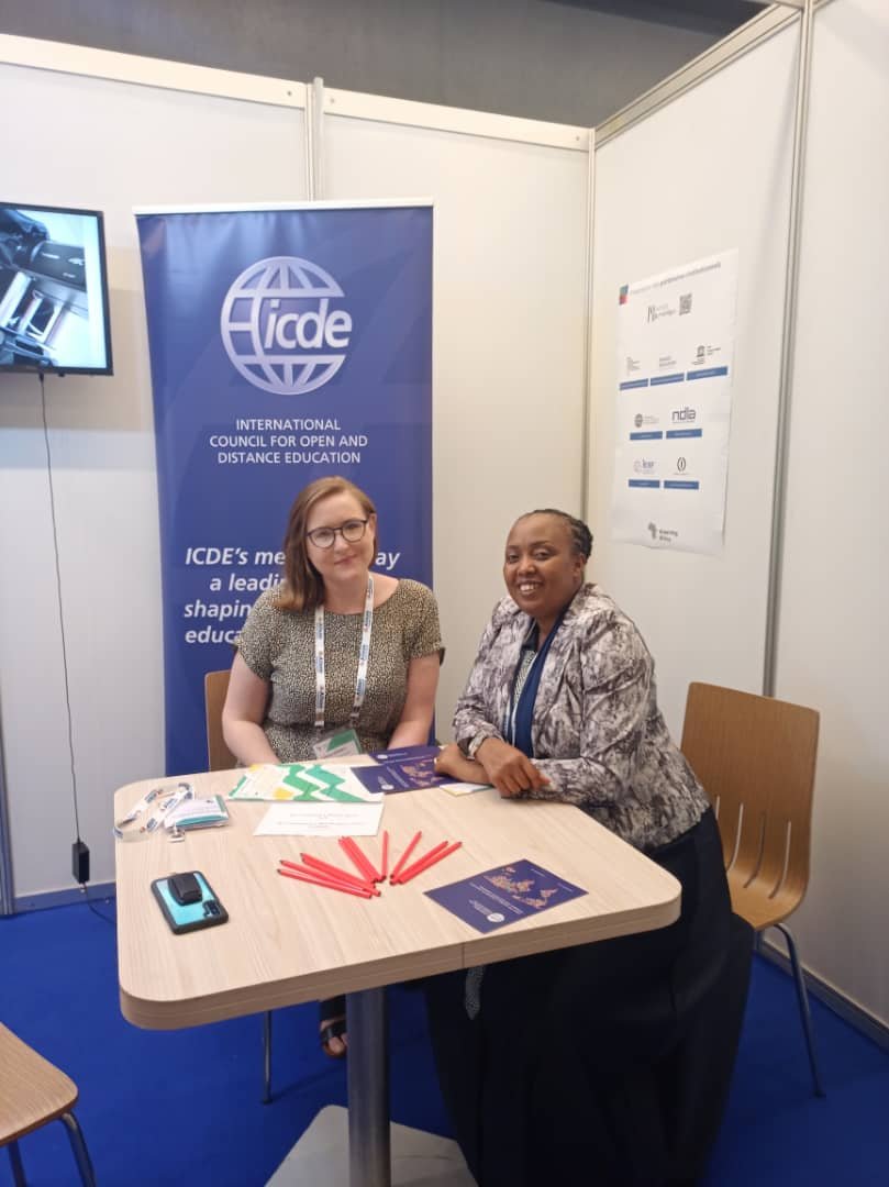 Meeting at the ICDE Stand