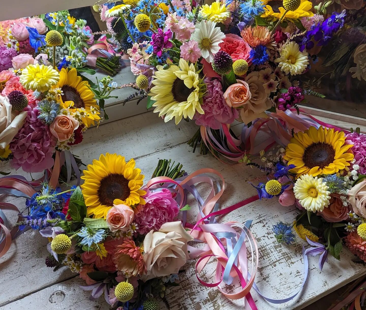 The most joyous colour palette for the lovely Lauren and Adam who wed @bogbainfarm 

Thank you so much for having me guys and congratulations to you both I hope you had the best day! 💒

Supplier shout-out
@alisonwhitephotographyuk
@hannahwilkiemakeu