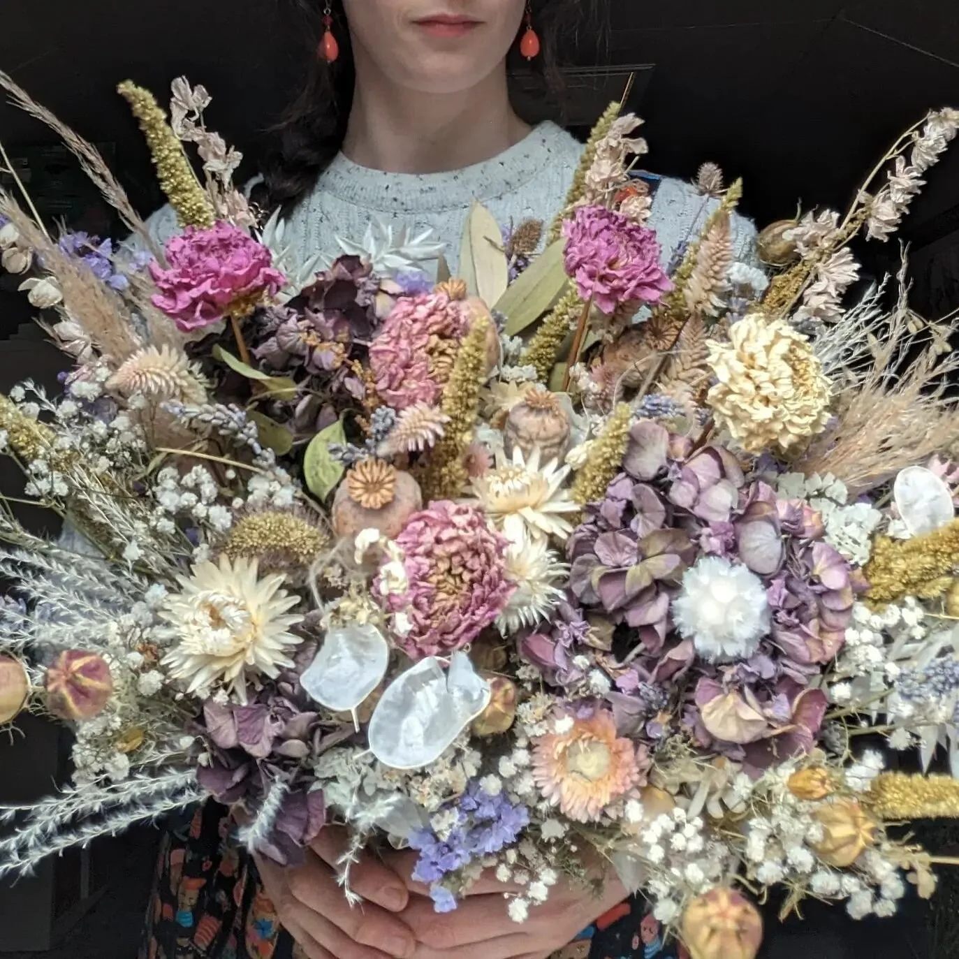 Dried flowers for the lovely Claartje @balfreish_barns 

#bothyblooms #scottishflorist #scottishwedding #highlandflorist #highlandwedding