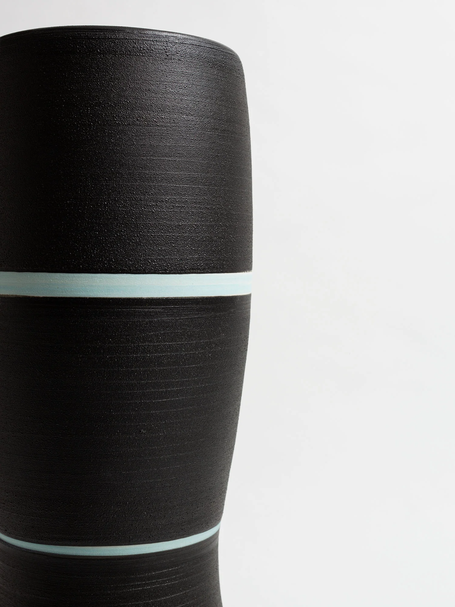 Sinuous Vase Porzellan - Gilberto Paim - Brasilien