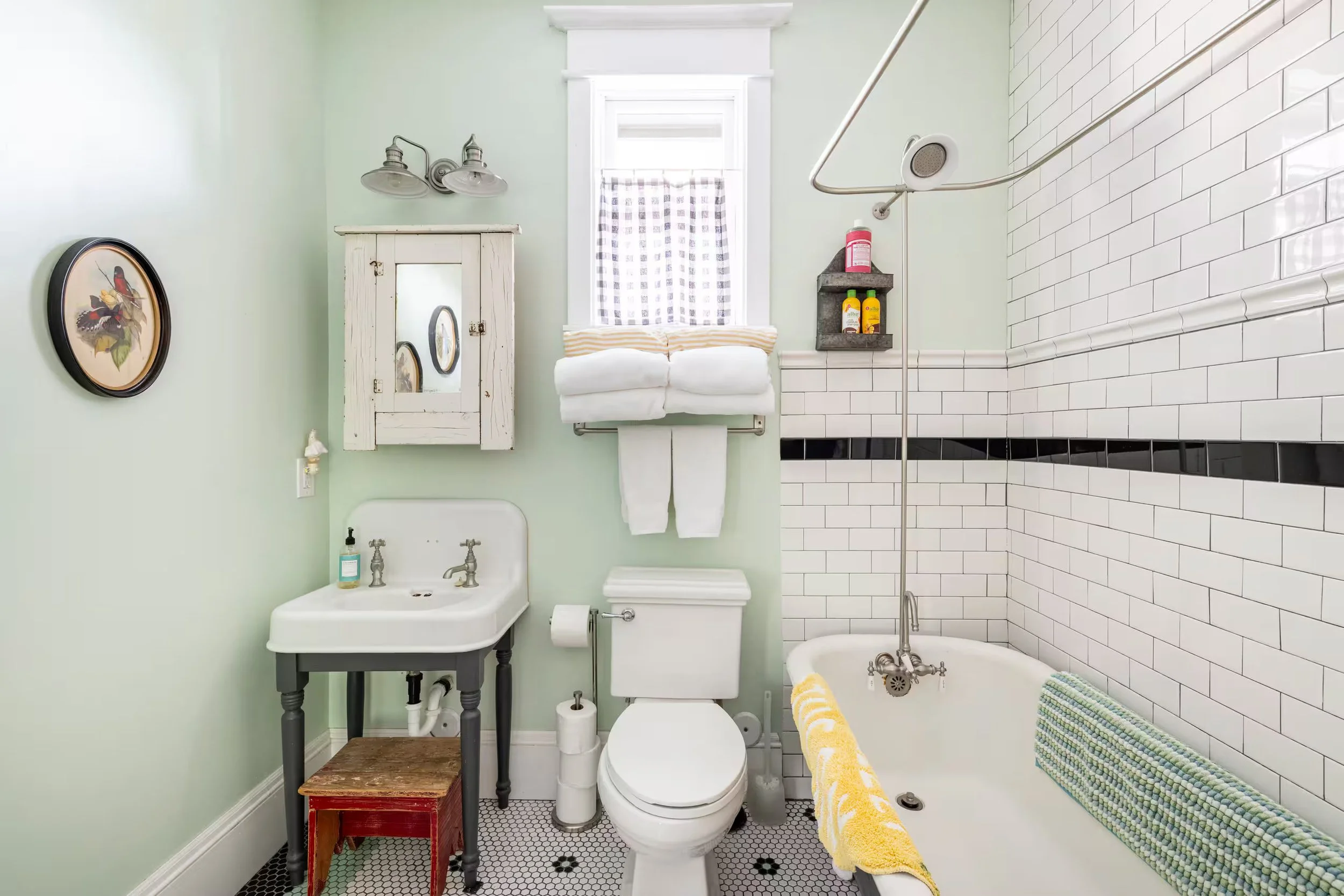 carriage house bathroom 1.jpg