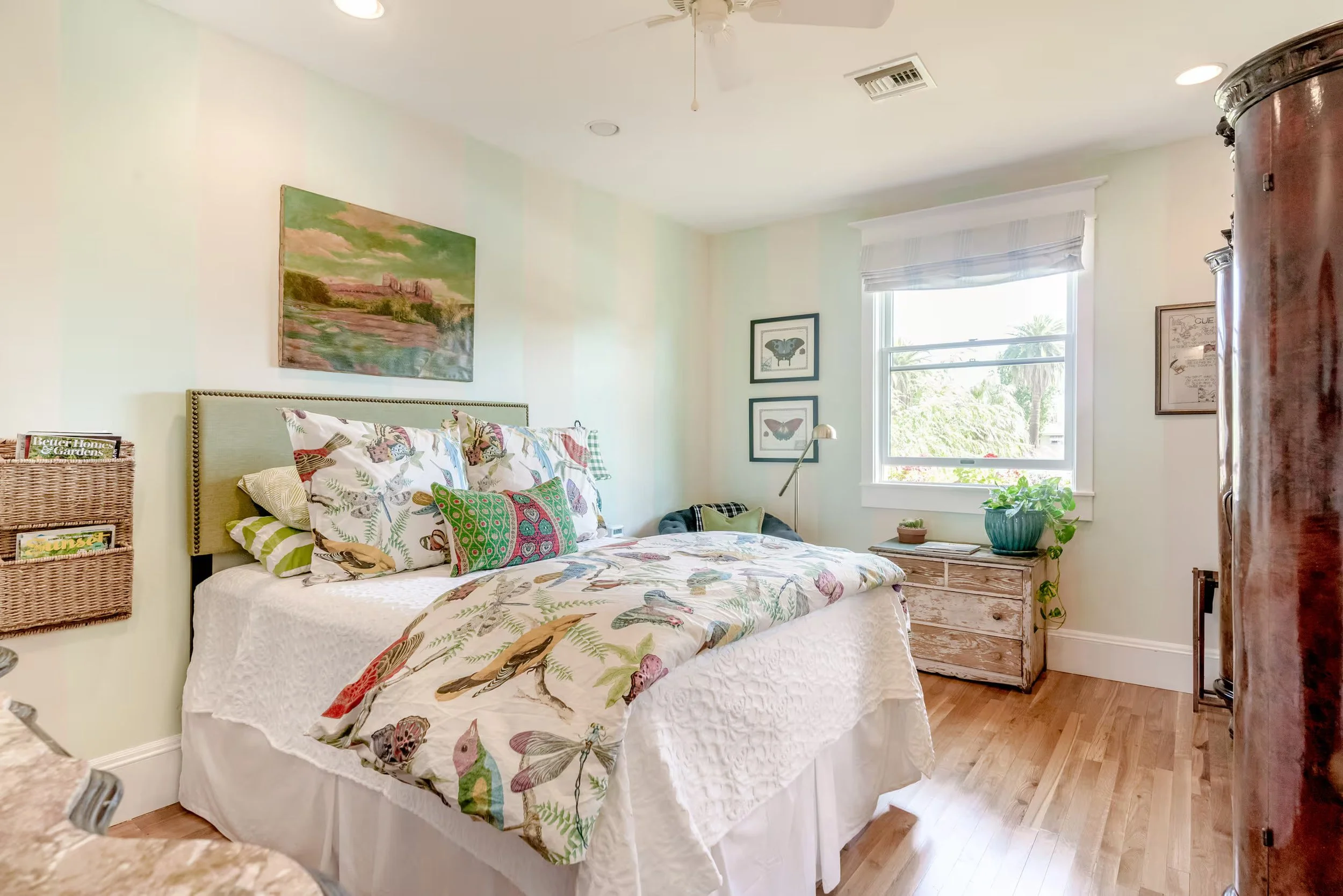 carriage house bedroom 2.jpg