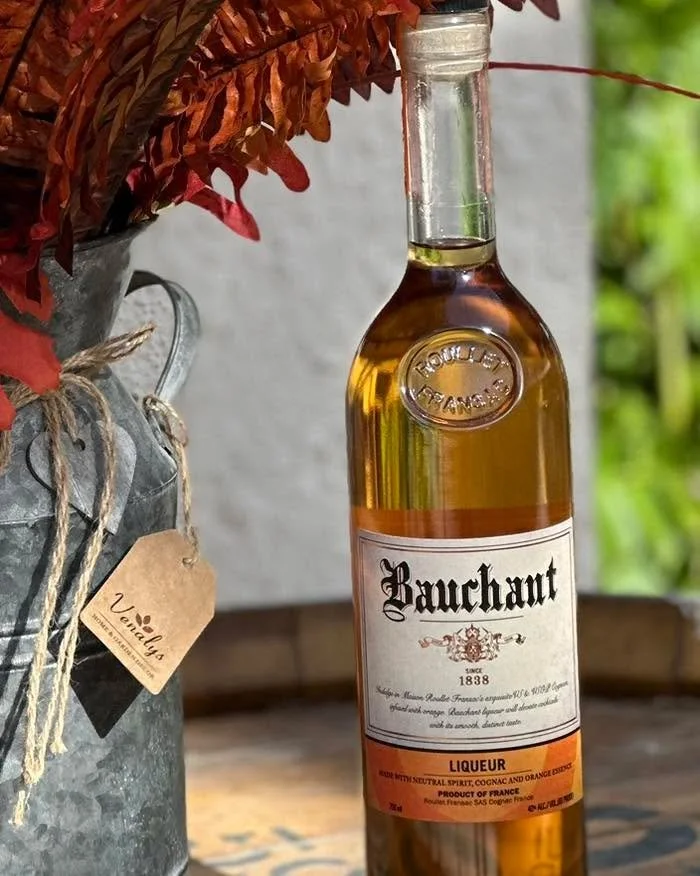 Golden hour meets golden pour. Bauchant brings the bold 🍊✨
#FrenchLiqueur #AutumnVibes #SideDoorSip