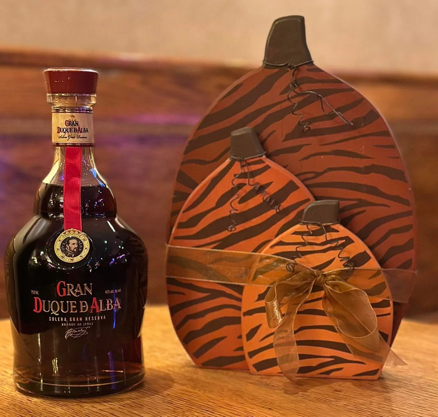 A toast to timeless elegance 🍷&mdash;Gran Duque D&rsquo;Alba Solera Gran Reserva brings warmth and depth to your autumn gatherings. Rich, refined, and ready for the season.

#BrandyDeJerez #FallVibes #GranDuqueStyle