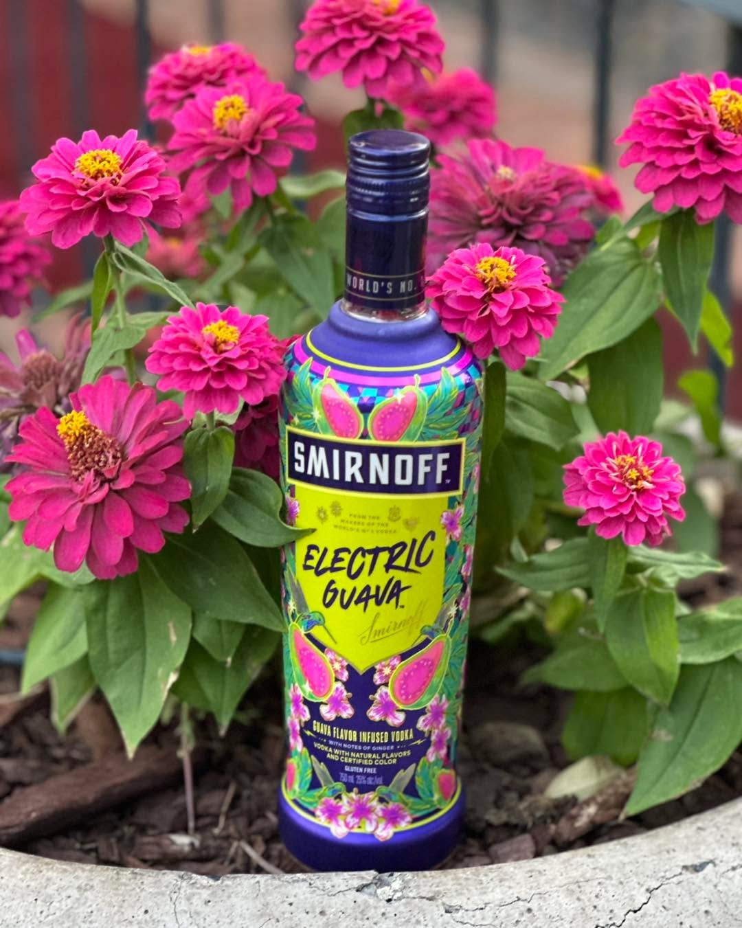 El Paso knows how to mix it up&mdash;Electric Guava is blooming in the borderland 🌵🍹	#ElPasoEnergized #GuavaGlow #SideDoorSips