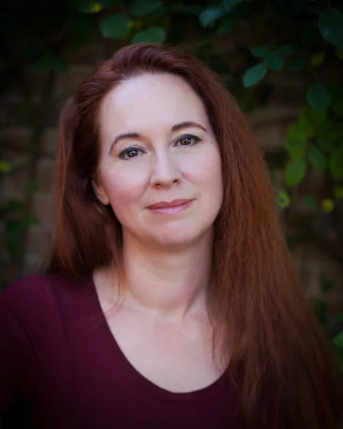 Jennifer Rose Davis Headshot.jpg
