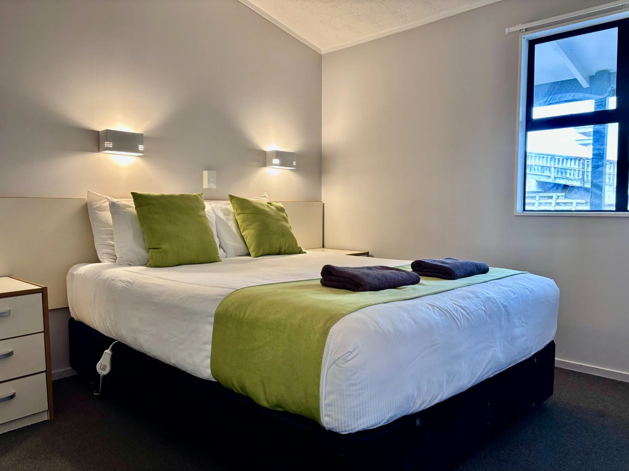 1BR-Apartment_Bedding_9425.jpg