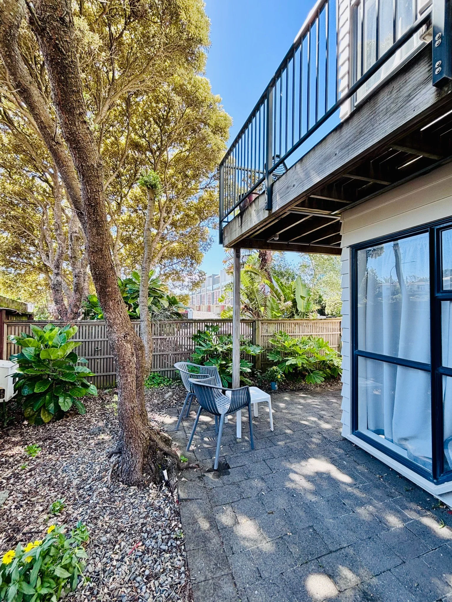 Deluxe-Studio_Patio_6124.jpg