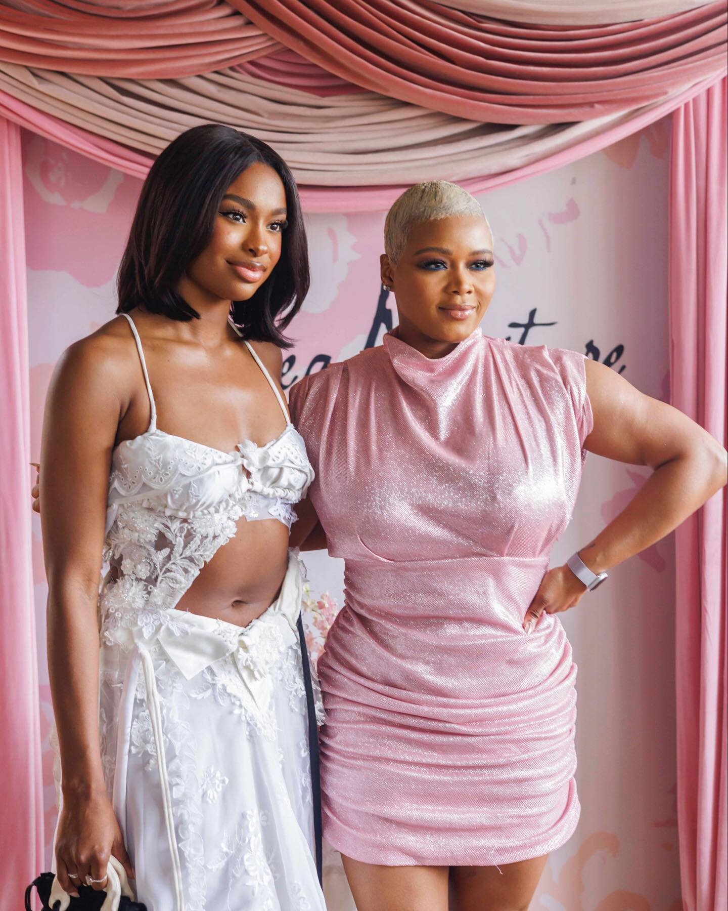 Visit FashionBombDaily.com and TheBombLife.com for recaps of @sheamoisture &lsquo;s #sheadeoforus brunch featuring the beautiful @cocojones ! @sheamoisture &lsquo;s new aluminum free, plant based deodorants come in sumptuous scents with moisturizing,
