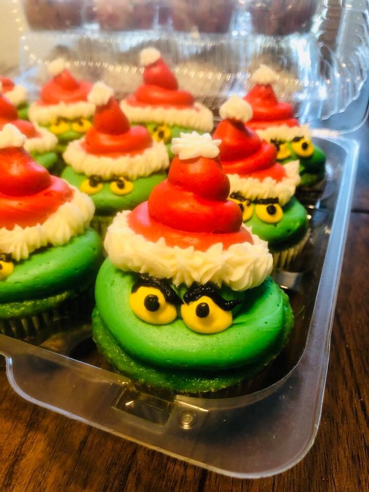 grinch cupcakes.jpg