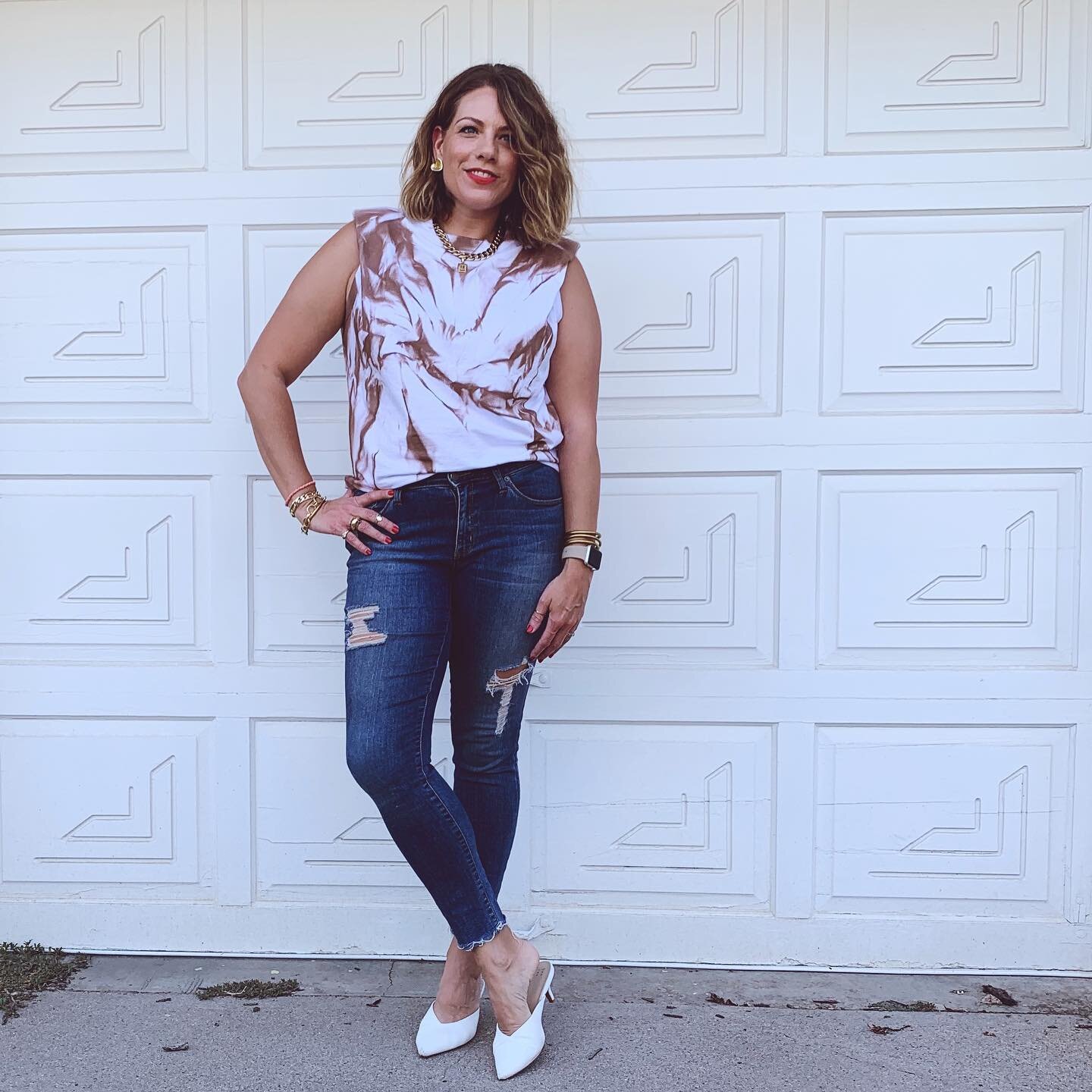 My date night look inspired by some of my favorite fashion follows on instagram. I kept it simple with jeans and a tee, but when I saw @clemie1 and her tie-dye top the whole look clicked for me since I have this new piece from @shopamberrichele 

.

