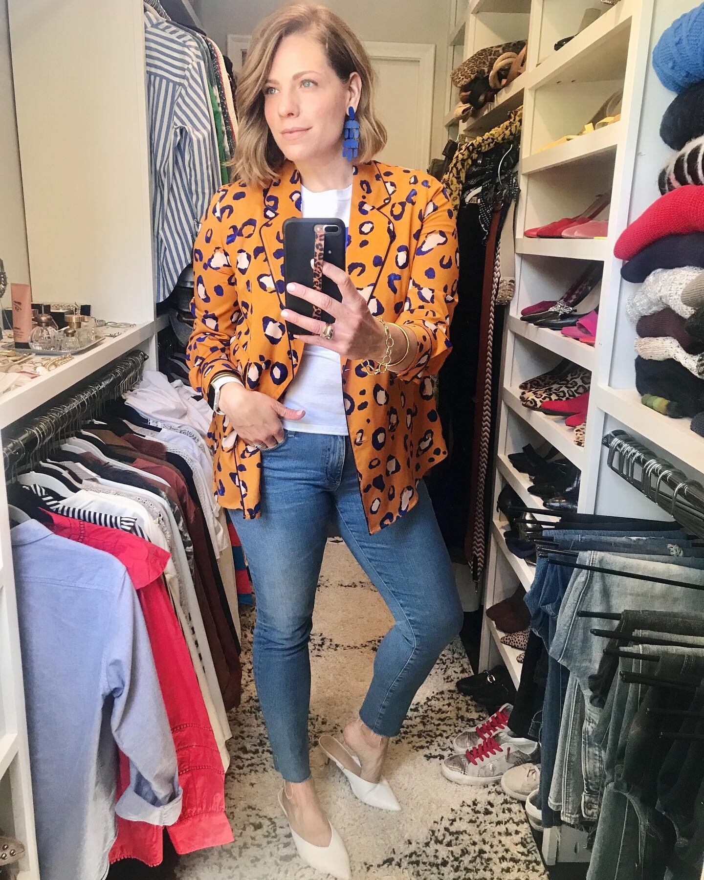 It&rsquo;s #closetchallenge Friday!! .

Would you believe it if I told you this is the very first time I&rsquo;ve ever worn this @31philliplim for @target blazer?! Yup it still has the tags on it! 🤦&zwj;♀️ .

Most of us have at least one piece in ou