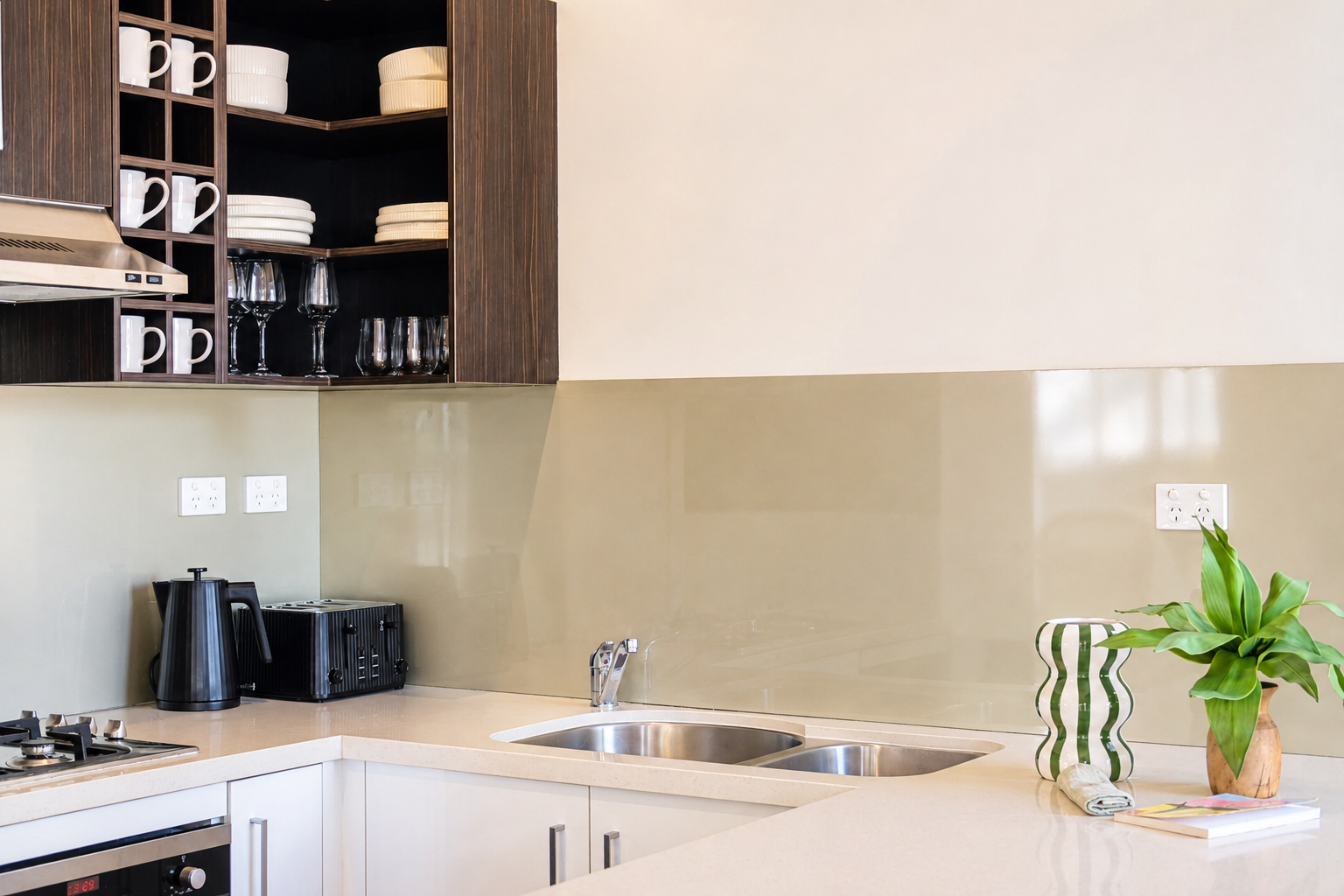 Kitchen Superior Suite.png