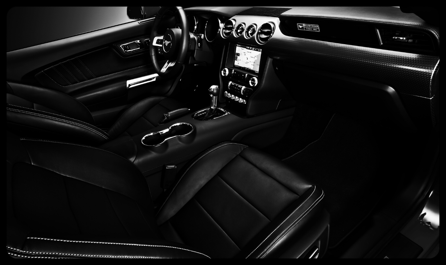2017-Ford-Mustang-interior.jpeg