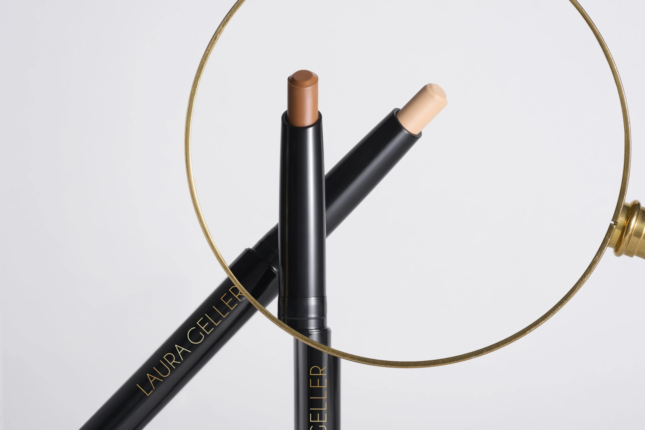 LG_EasyCoverUpHydratingConcealer_Lifestyle5_RT 2.jpeg