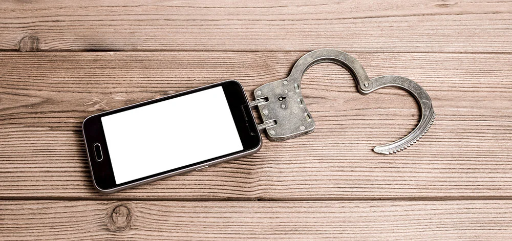 cell-phone-addicition-shutterstock_635729834.jpg