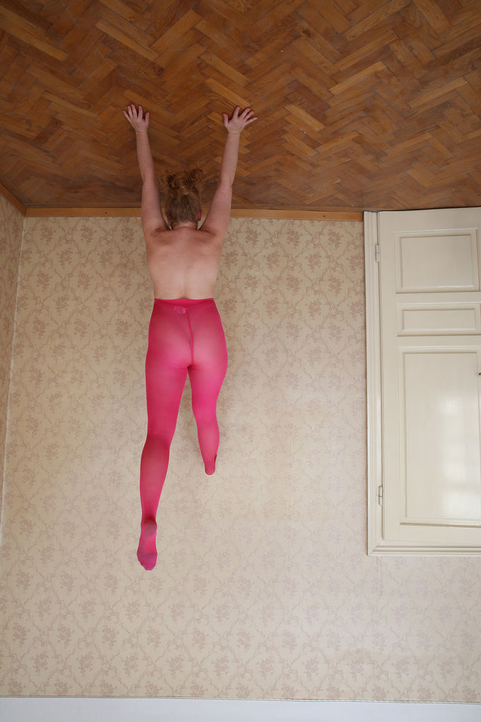Julia Fuchs, Himmel hoch haltend, Fotografie, 2018 Foto: Julia Fuchs