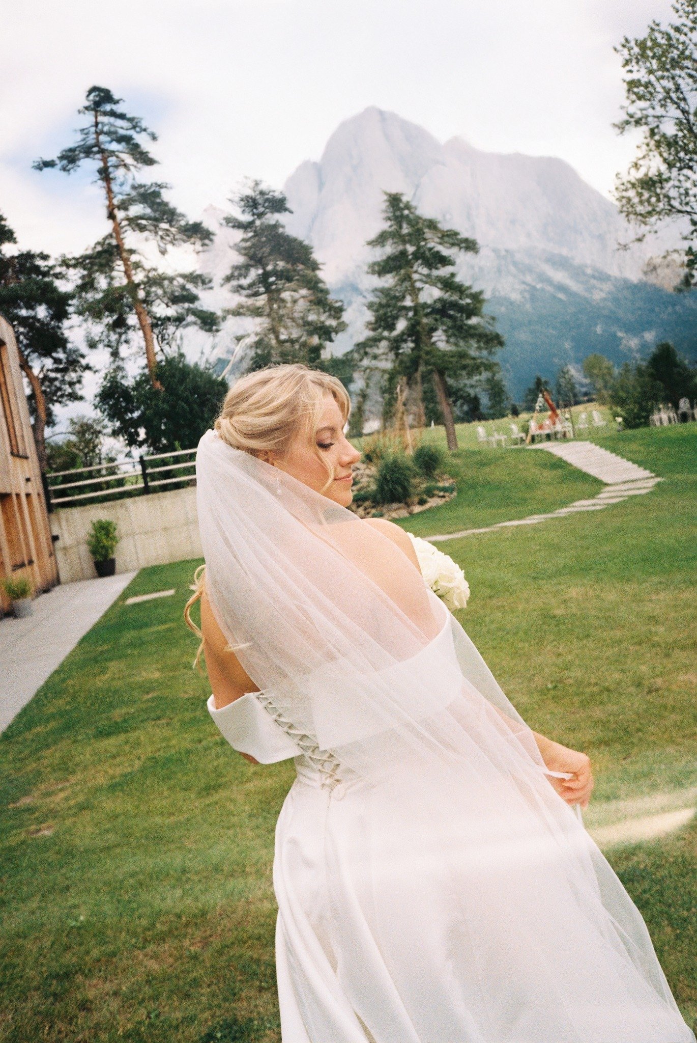 PROČ ZVOLIT ANALOGOVOU FOTOGRAFII PRO VÁŠ SVATEBNÍ DEN?