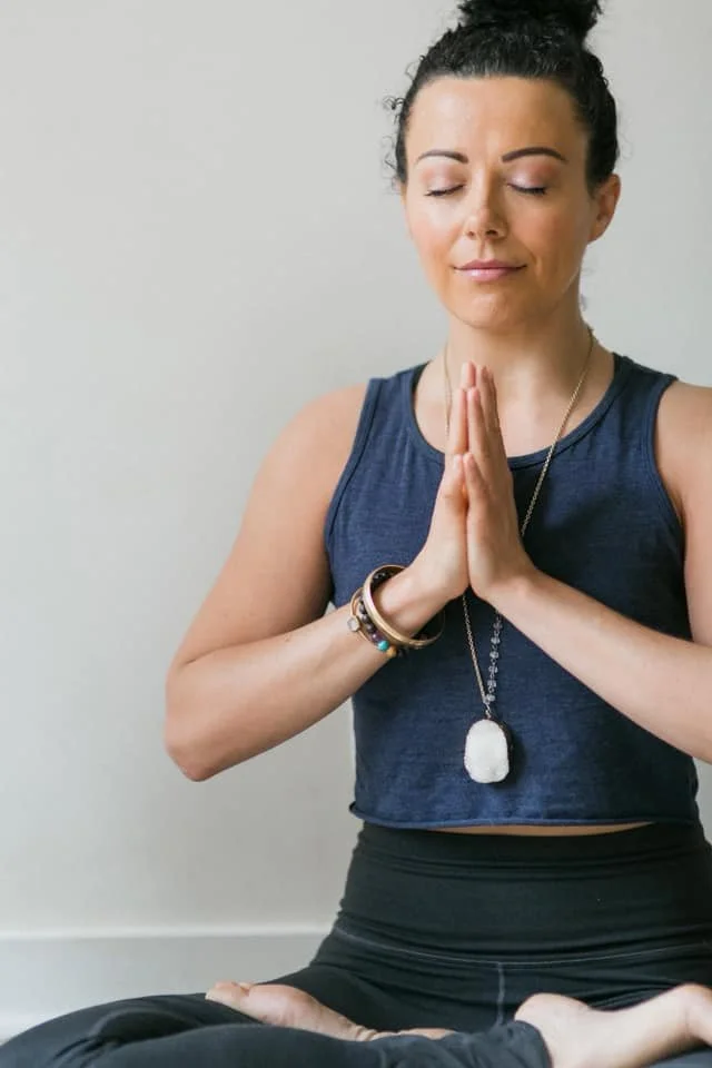 Honouring Descent : An Embodied Journey into the Wisdom of Letting Go