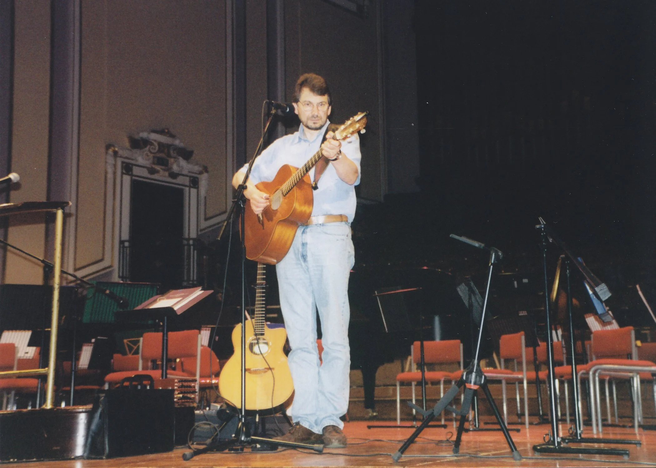 2003_0726 Bruce sound check at Usher Hall.jpg