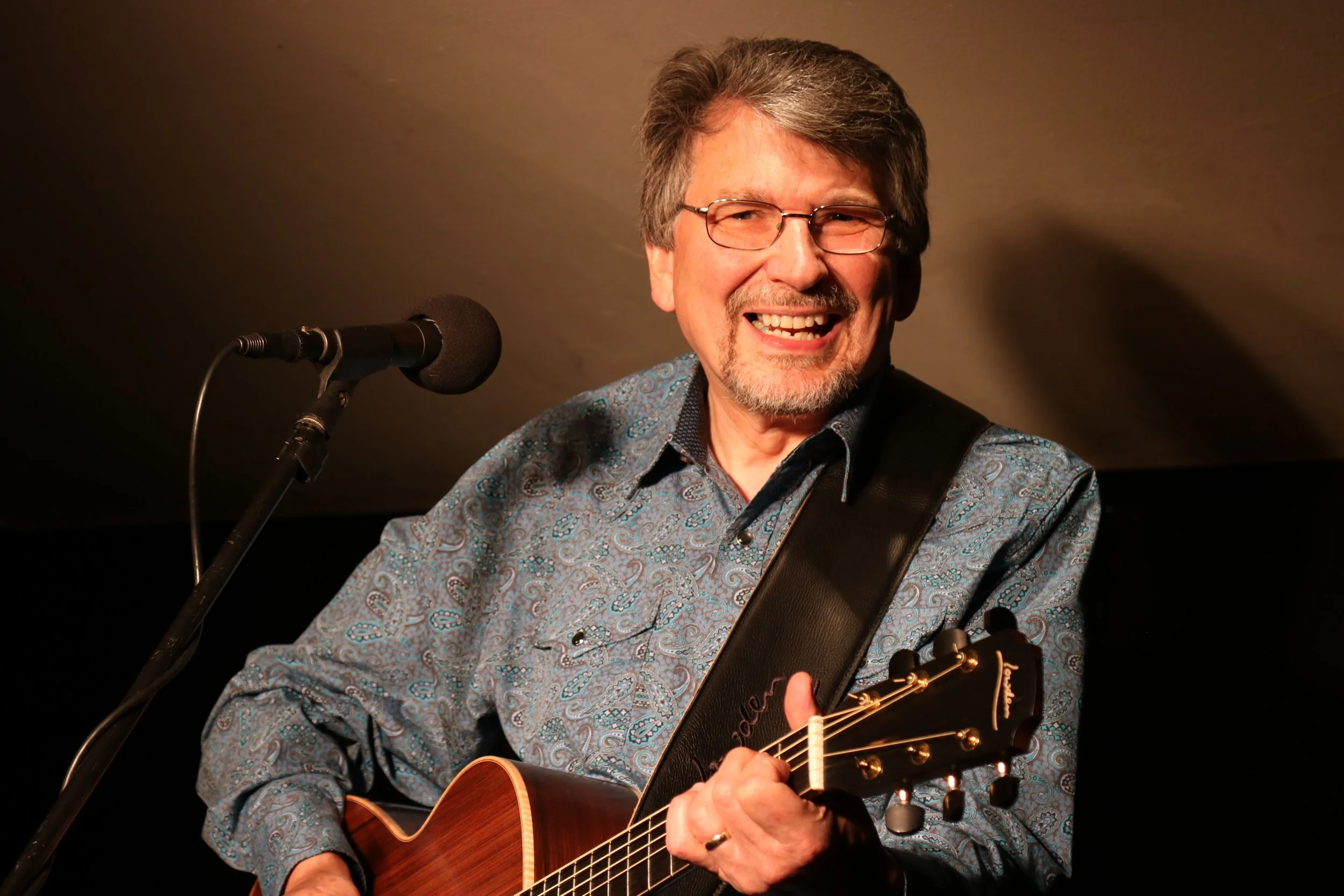 2017_0812 Singing at Valvona & Crolla_4581.JPG