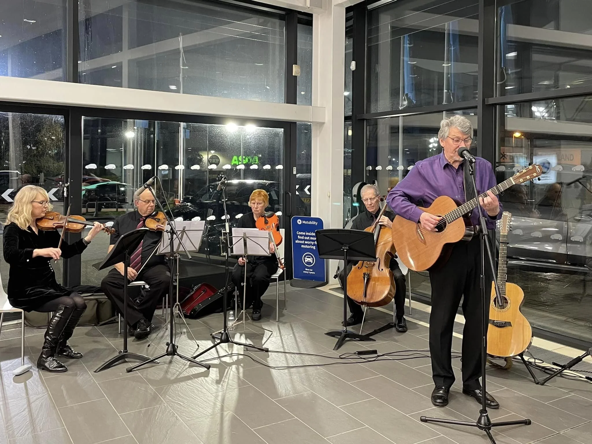 2023_1119 Bruce with String Quartet in Kirkcaldy.jpeg