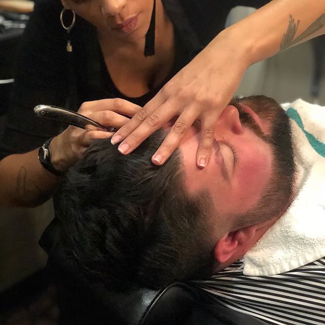 🔪💈🔪 shaves all day book yours today. 
#barberlife#ladybarber#beautiful_barbers#barbersalute#greenvillescbarbers#groomingspecialist#keepitcutthroat#getcut#faded#hardpart#fresh#menscut#razor#yeahthatgreenville#showcasebarbers#ruezel#euforahero#beard