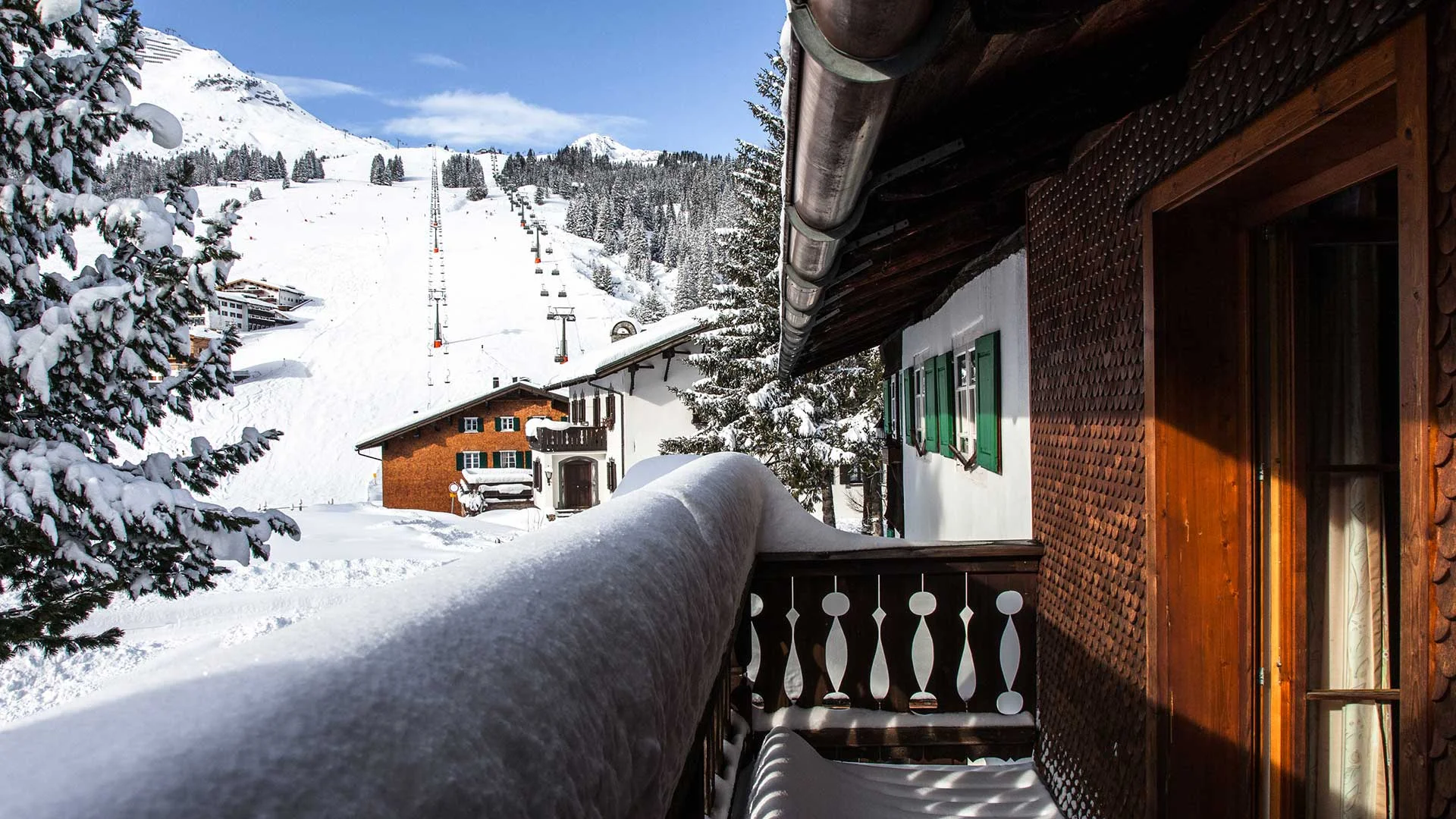 Stay on top of the action with easy access to ski facilities .