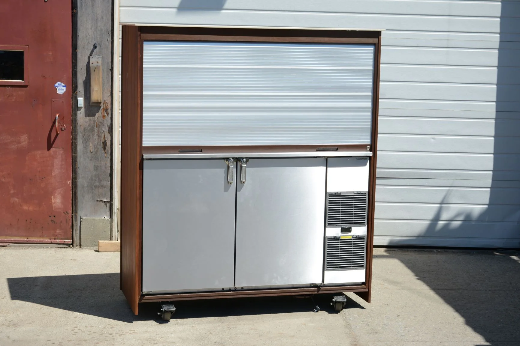 Portable Back Bar Front with Closed Pull Down Door