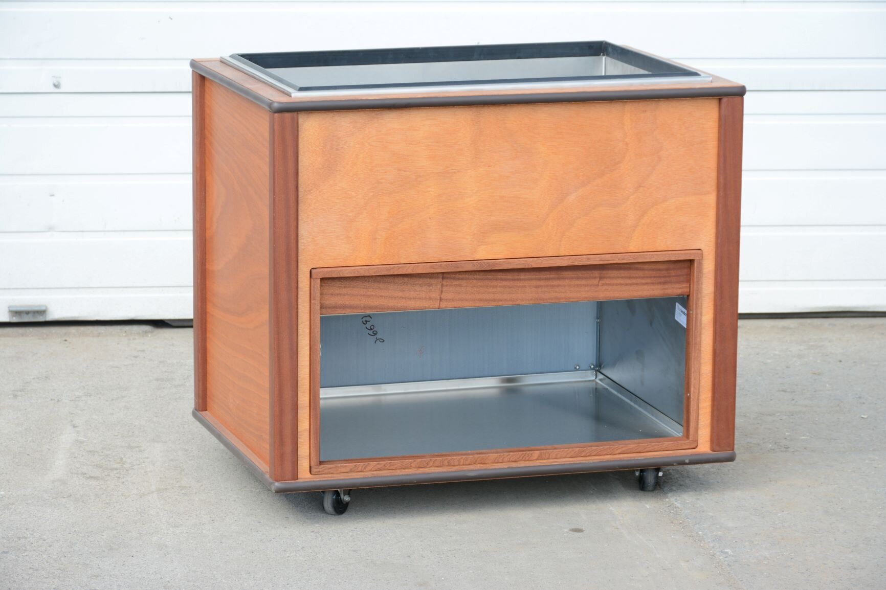 Mobile Ice Caddy in Brown