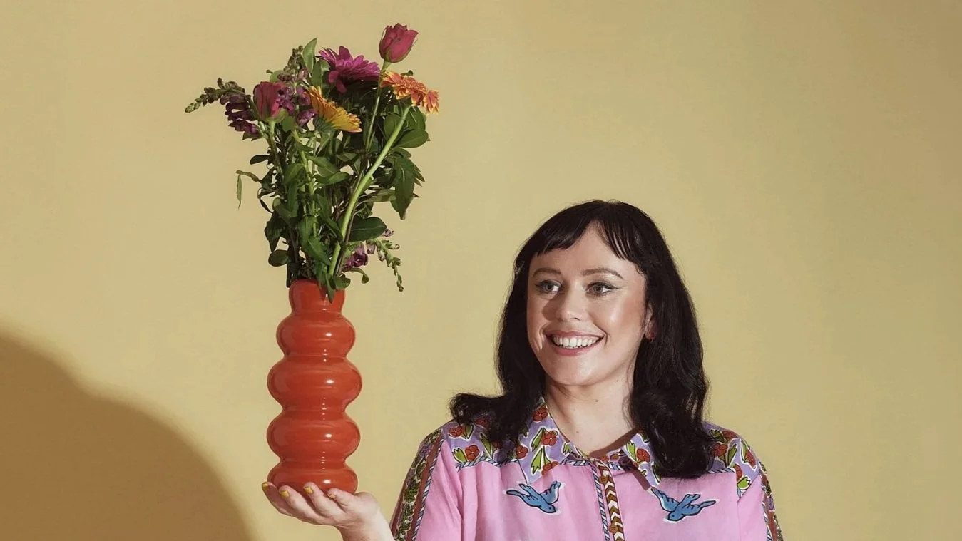 AMY ANNETTE: BUSY BODY