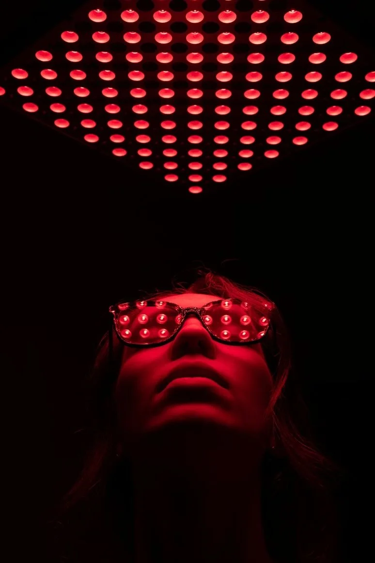 Red Light Therapy for Pain Relief: A Guide for Women 35+
