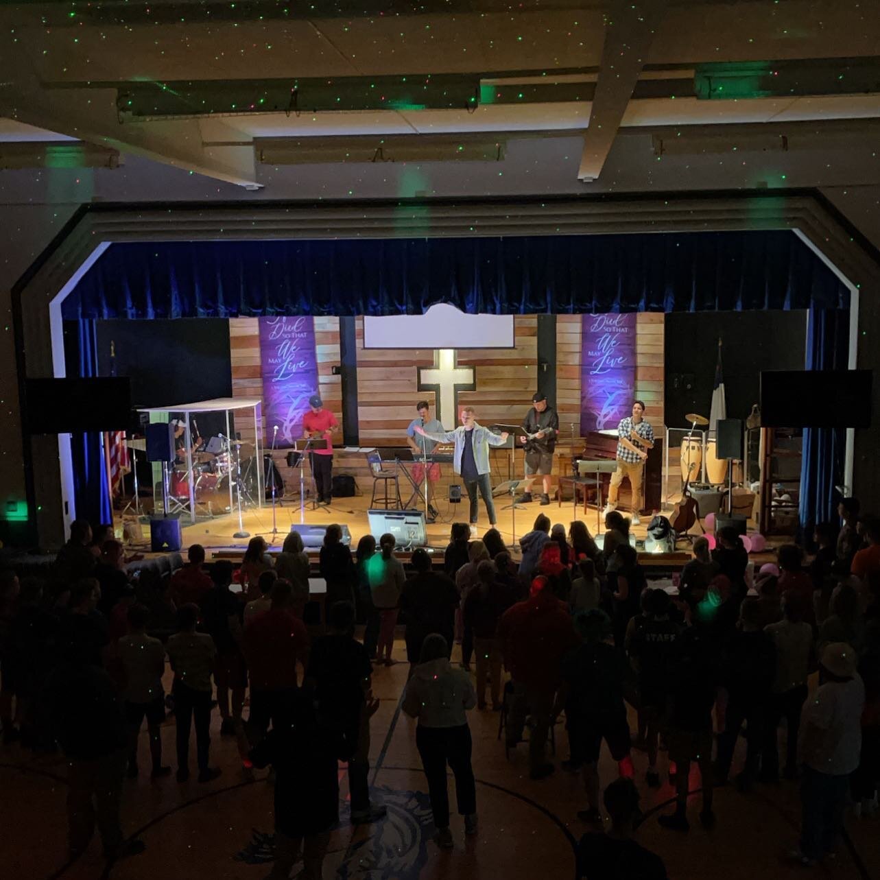LOCK-IN 2022 WAS WYLD!!!🆒😜🦈 Over 100 teens from the region gathered for an overnighter of fun, food, games, &amp; Jesus 🙌 Special shoutout to our youth pastors @nickdipasqua and @z.achwilliams and all of our amazing volunteers that made this even
