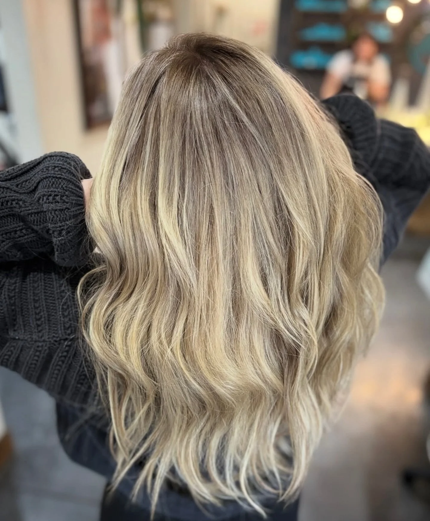 Balayage + 17&rdquo; weft-in extensions beautifully done by @magnified.by.rachel ✨

All new color and extension clients require a consultation! Contact our front desk to schedule! (573) 635-6002