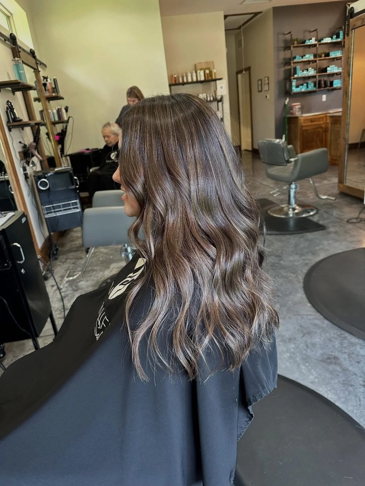A common request we&rsquo;re seeing so far in 2026? 👉🏼 Natural.

Clients are leaning back into their natural color and enhancing it with added shine, soft dimension, or warming it up with rich, lived-in tones. Things are heading towards effortless,