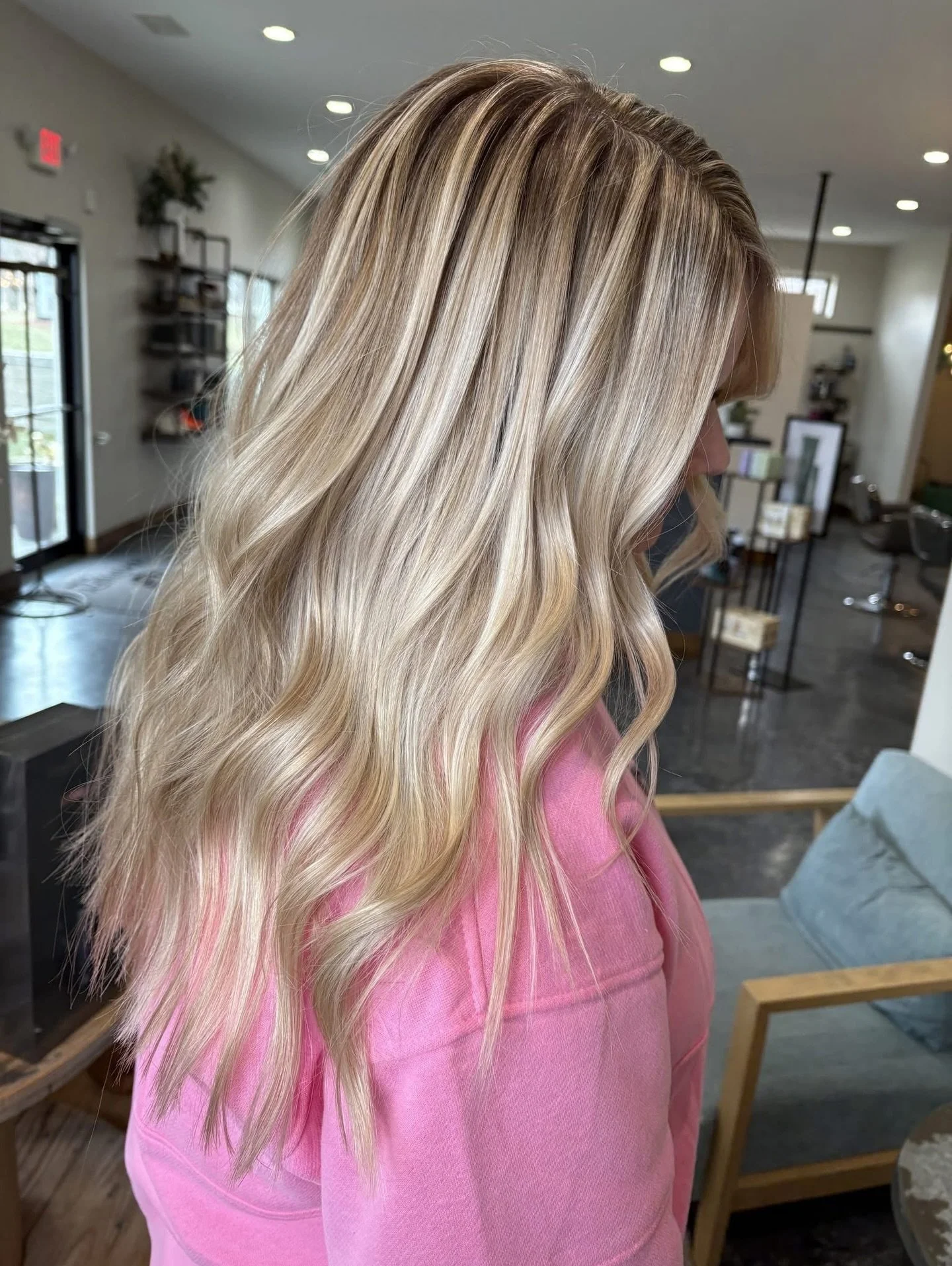 Soft, dimensional, and perfectly sun kissed for the season 🌞

Beautiful full highlight by Lydia! 

Ready for your summer glow-up? Book your appointment today! Call our front desk, DM us, or visit our website to schedule.
