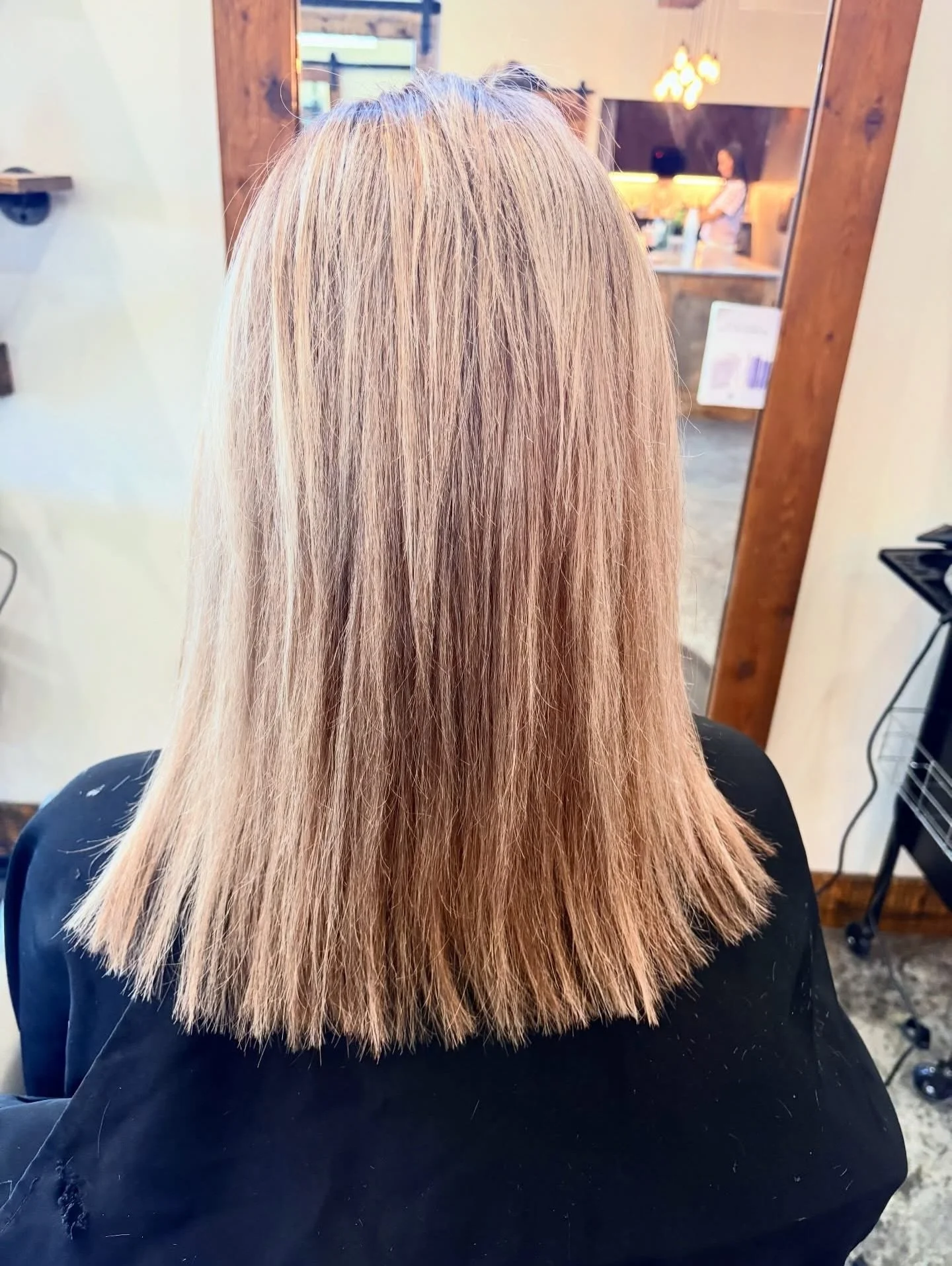 These photos are the same person 🤯

Rachel helped this client reach her color goals by adding subtle highlights and creating a more seamless grow out. As you can see in the before photo, using too dark of a color for a shadow root can sometimes crea