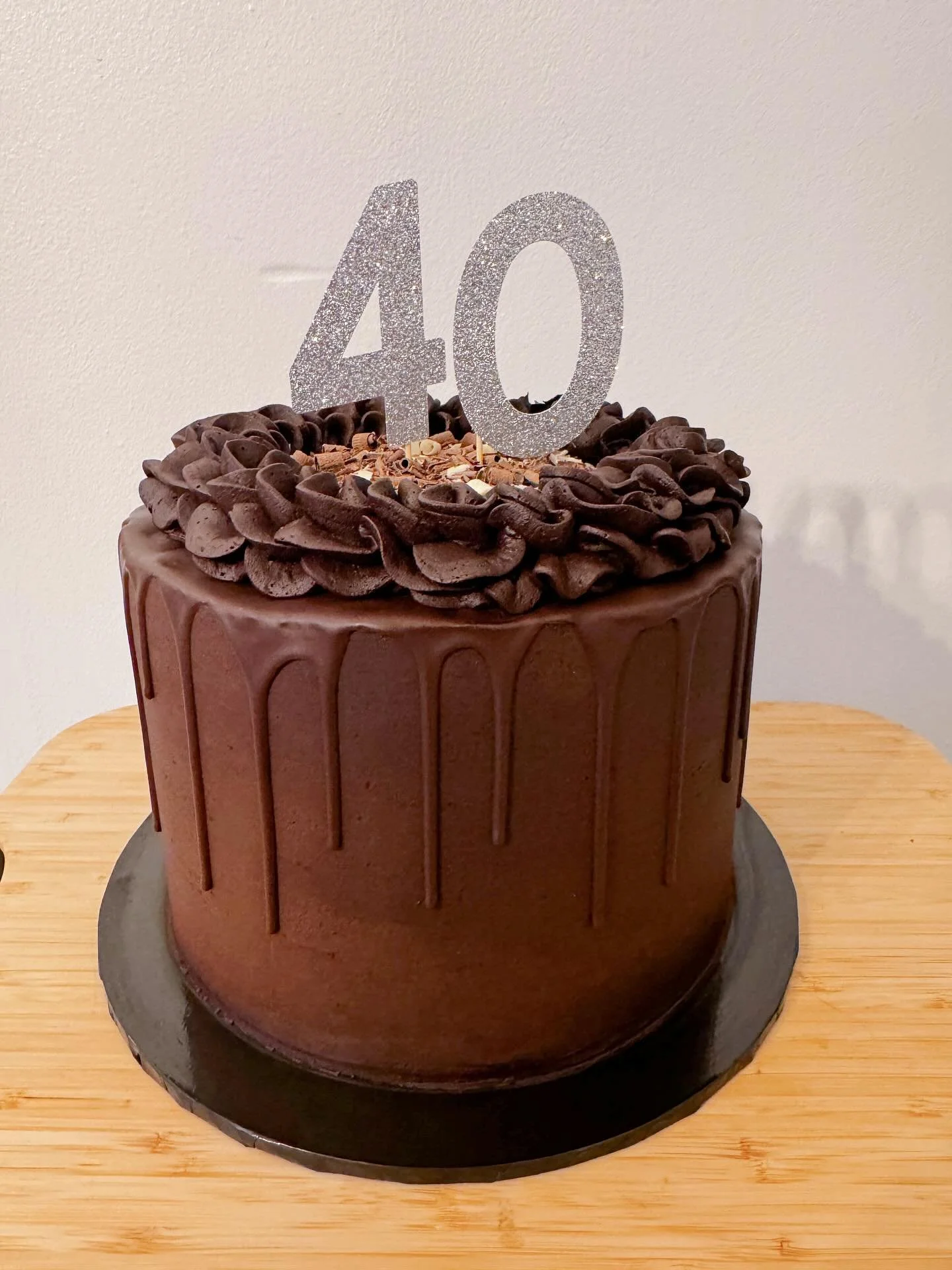 Happy World Chocolate Day! #chocolatecake #chocolatebuttercream #worldchocolateday #customcake #birthdaycake #twickenham