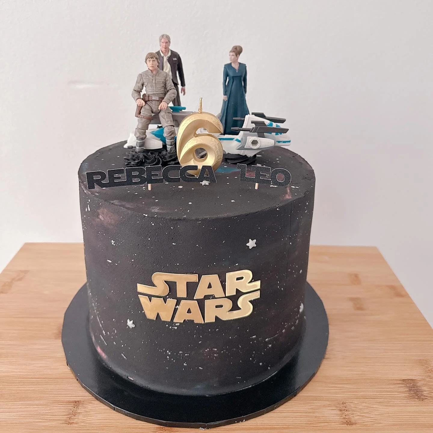 I loved making this Star Wars cake! #customcake #birthdaycake #galaxycake #twickenham #starwarscake #caketoppers
